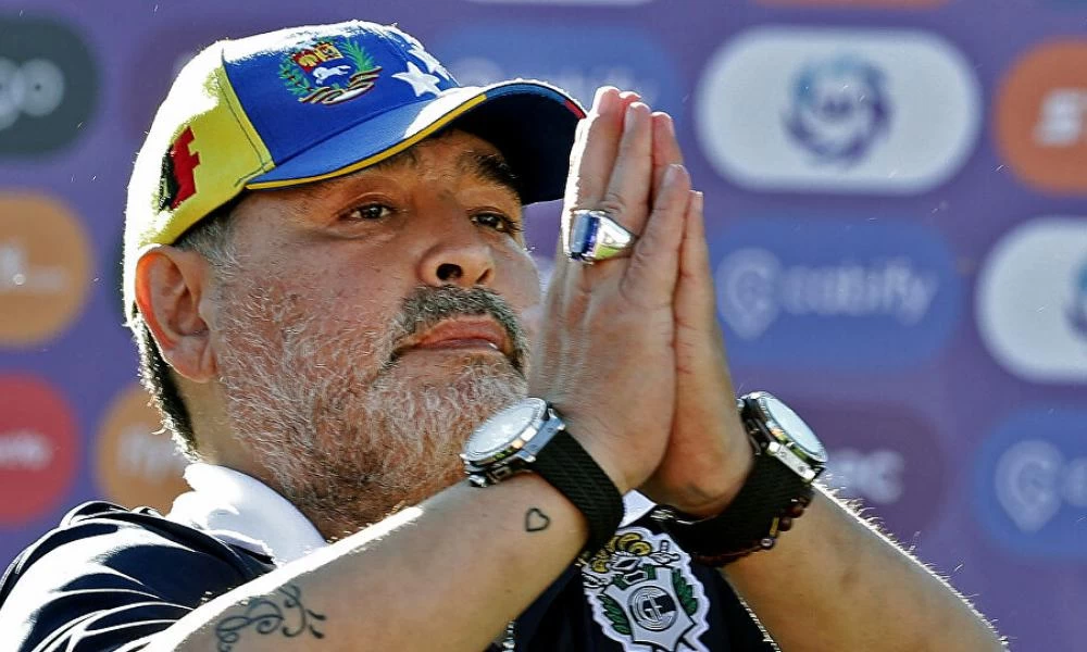 Μαραντόνα: Δίπλα στους γονείς του ετάφη ο θρύλος του ποδοσφαίρου – Κλαίνε στους δρόμους οι Αργεντίνοι